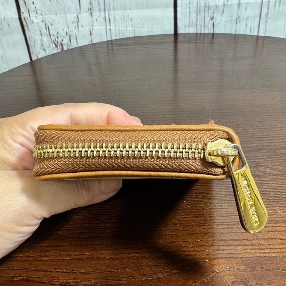 MICHAEL KORS monogram canvas zippered bifold wallet with gold hardwares EUC - Picture 5 of 11